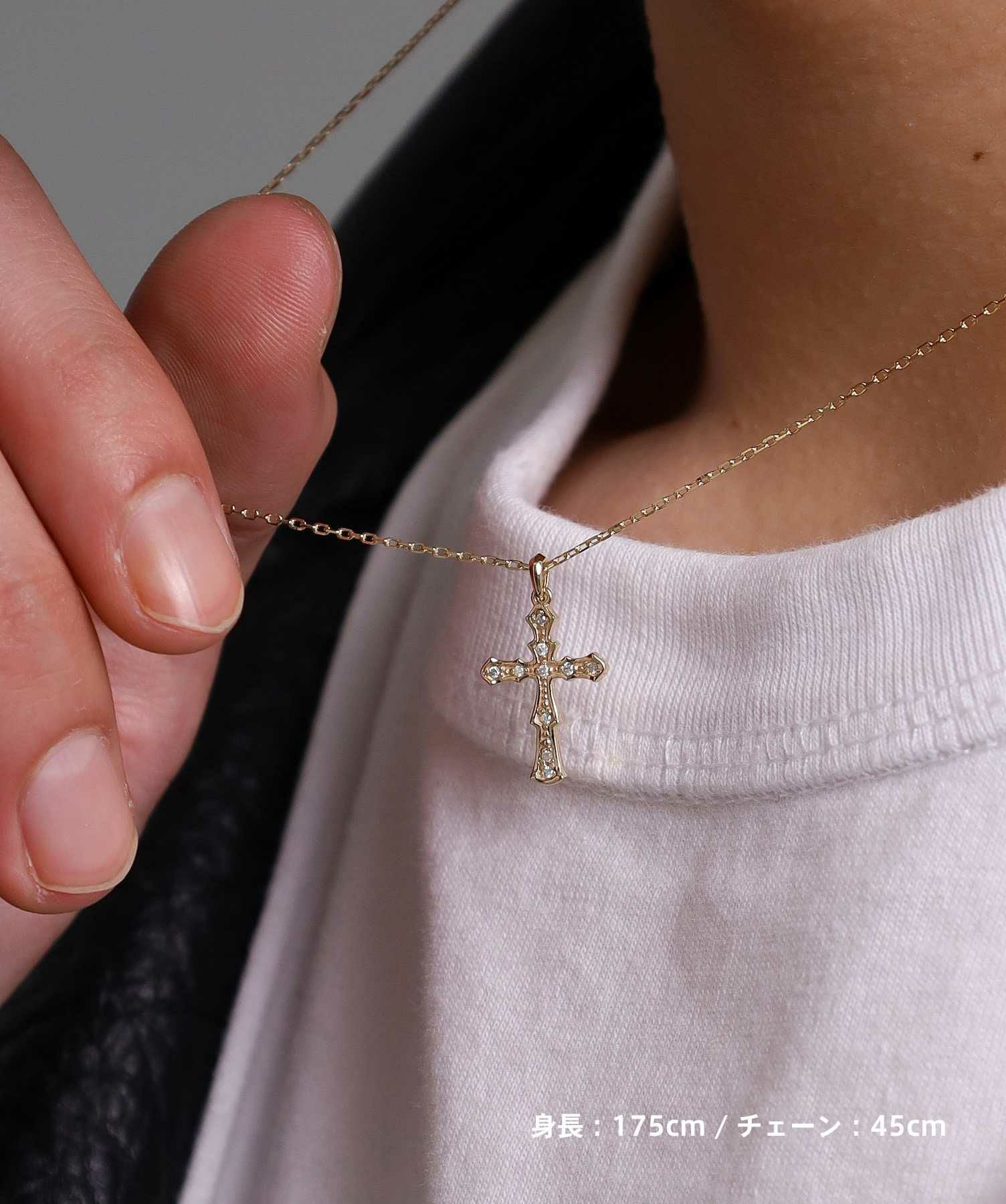 Petite Modern”プチネックレス（ヴィクトリアンクロス/イエロー