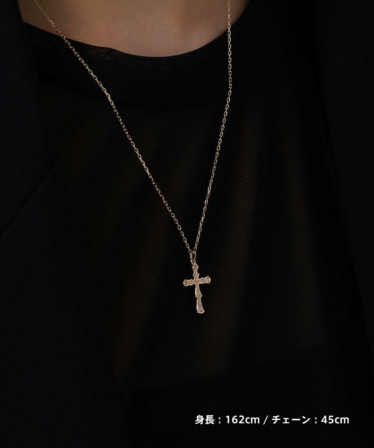 Petite Modern”プチネックレス（ヴィクトリアンクロス/イエロー