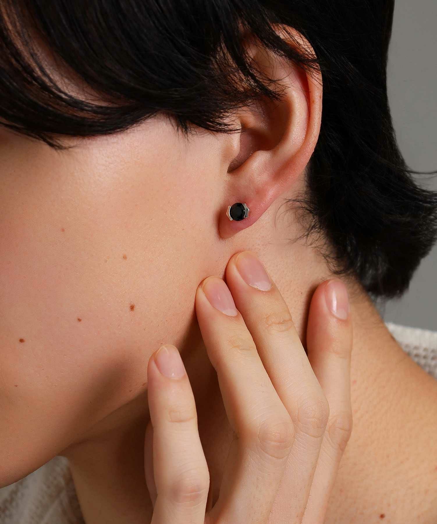 ブリリアントカットピアス/シルバー925（ブラック・クリア）