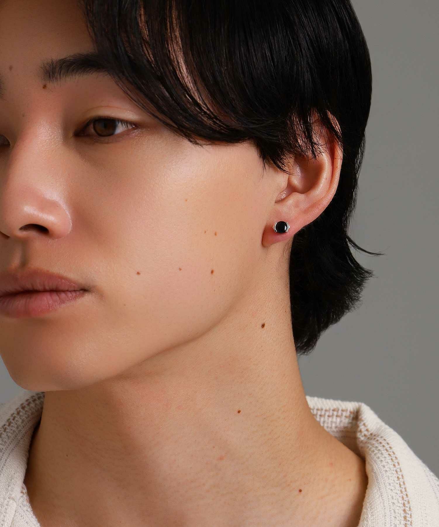 BASIC”ブリリアントカットピアス（シルバー×ブラックジルコニア