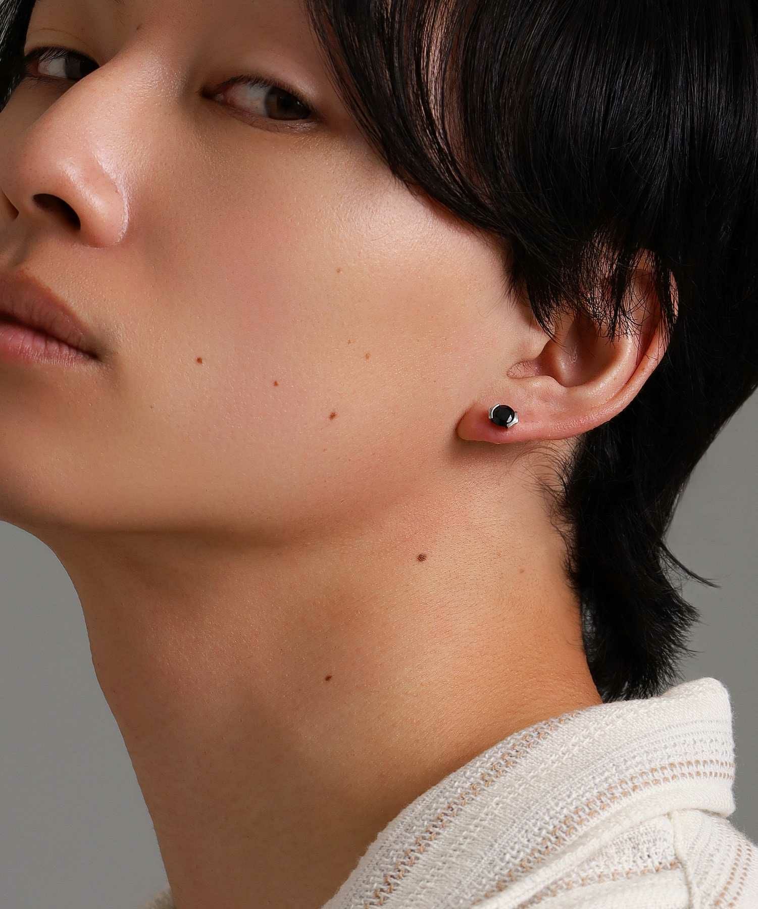 BASIC”ブリリアントカットピアス（シルバー×ブラックジルコニア