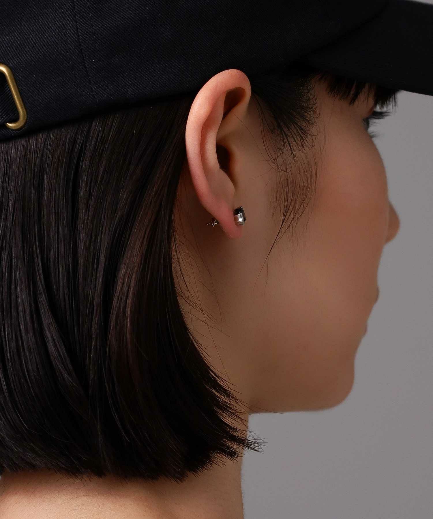 BASIC”ブリリアントカットピアス（シルバー×ブラックジルコニア