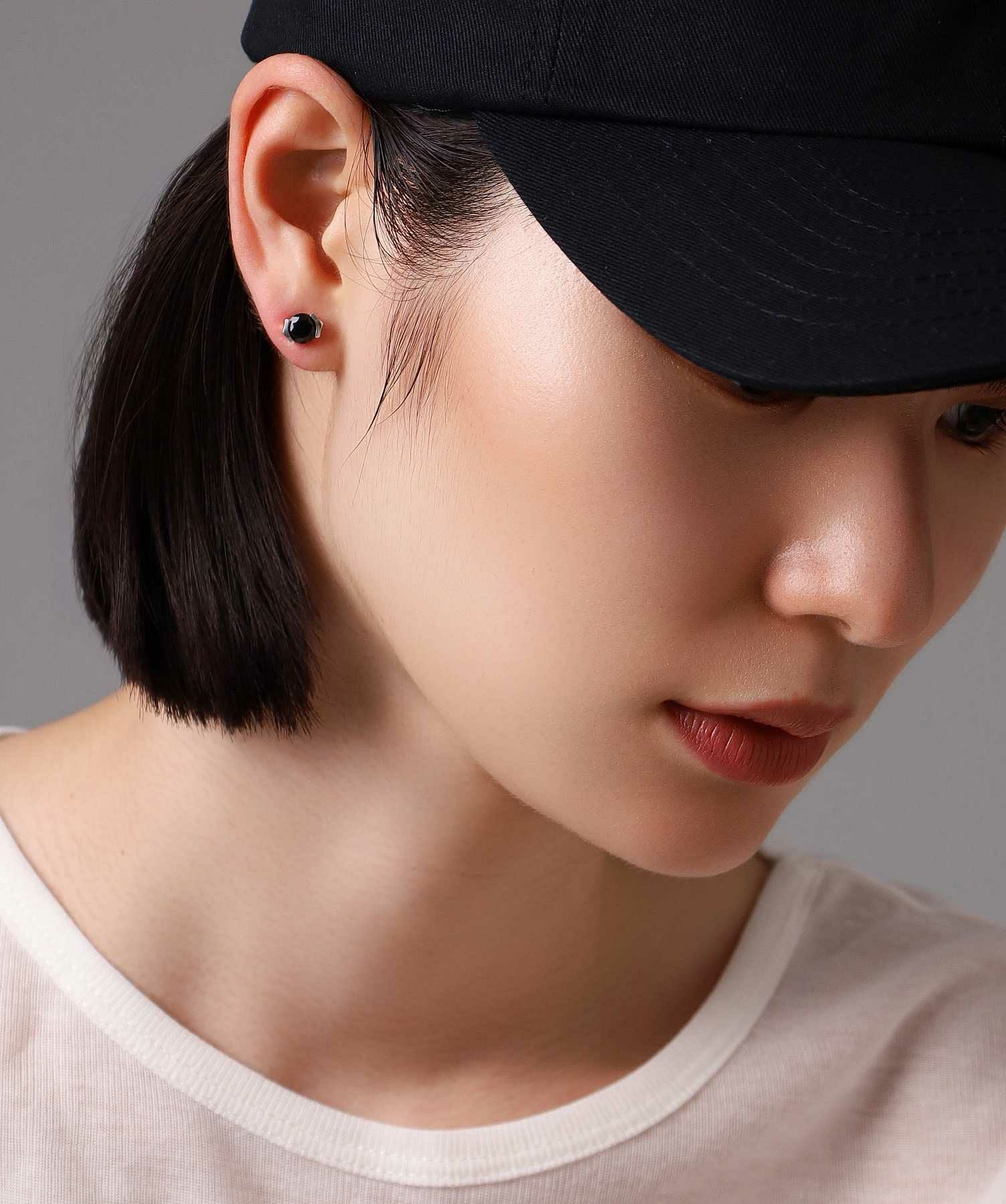 BASIC”ブリリアントカットピアス（シルバー×ブラックジルコニア