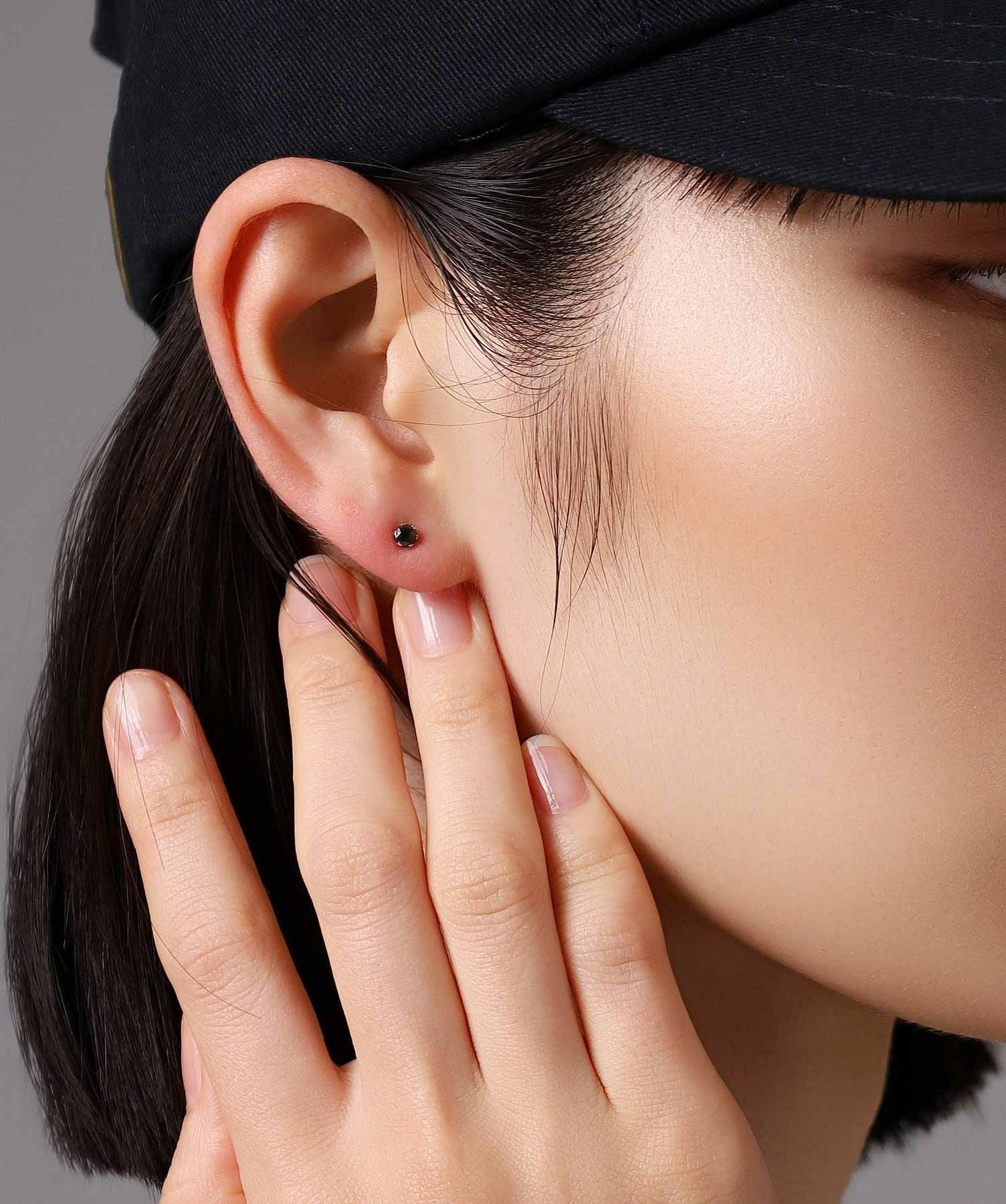 Petite Modern”ブラックダイヤモンドピアス（Sサイズ/0.1CT）/プラチナ