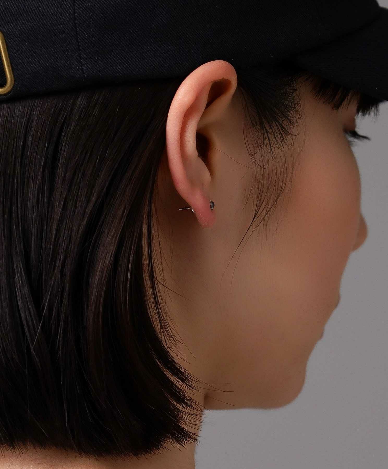 Petite Modern”ブラックダイヤモンドピアス（Sサイズ/0.1CT）/プラチナ