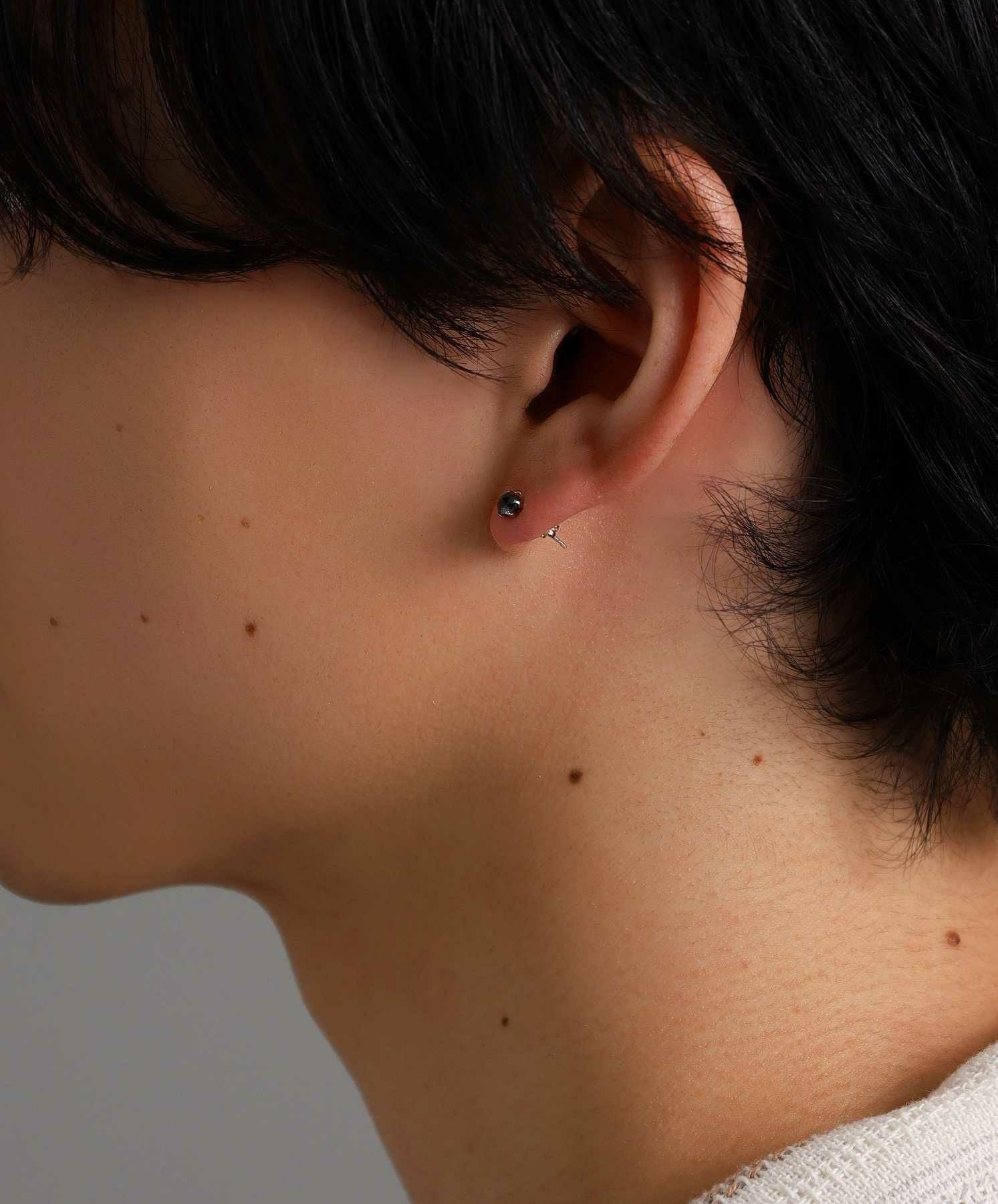 Petite Modern”ブラックダイヤモンドピアス（Mサイズ/0.25CT