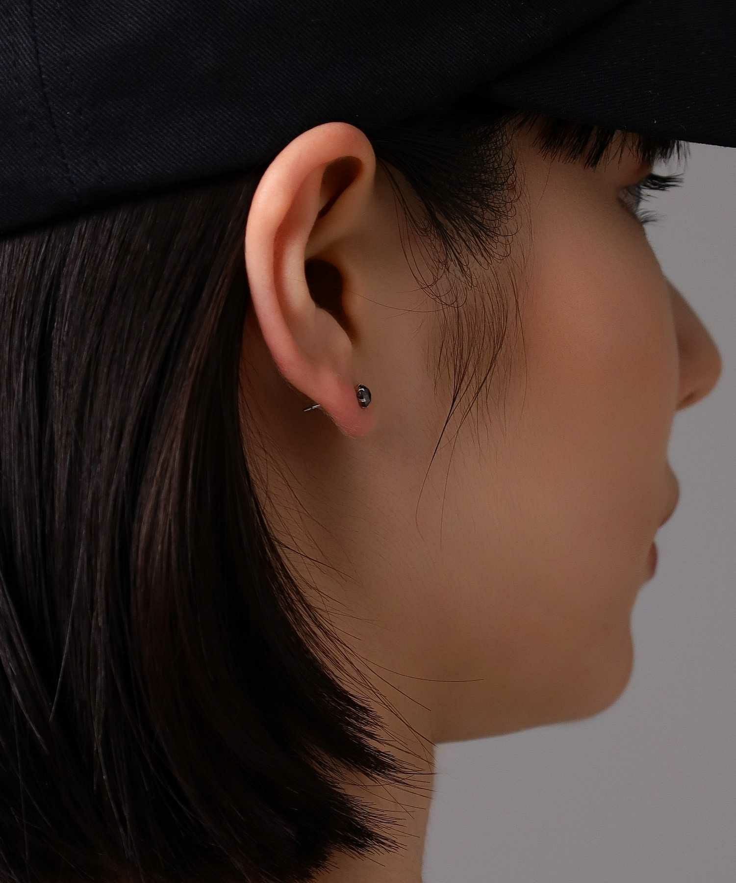 Petite Modern”ブラックダイヤモンドピアス（Mサイズ/0.25CT