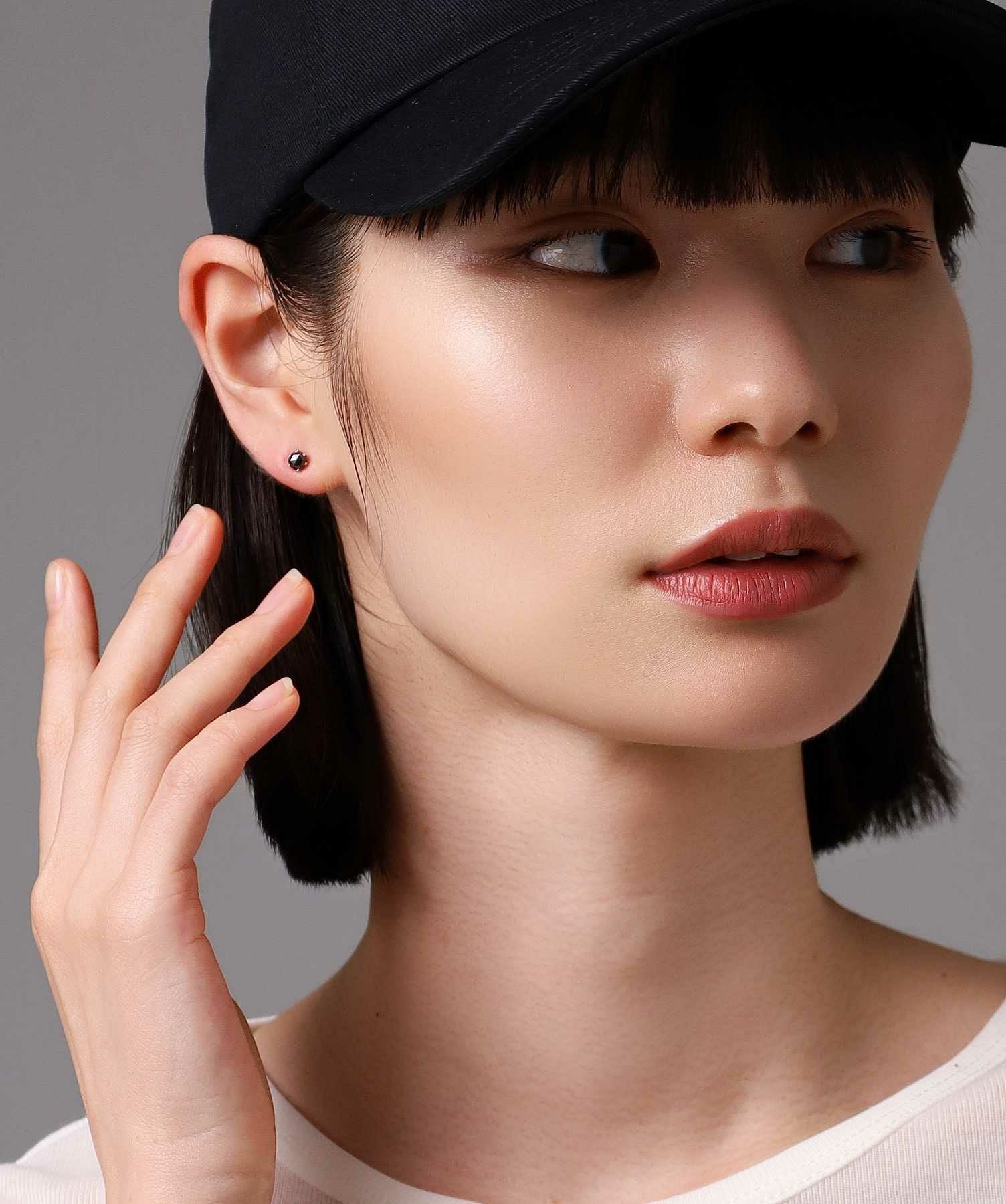 Petite Modern”ブラックダイヤモンドピアス（Mサイズ/0.25CT