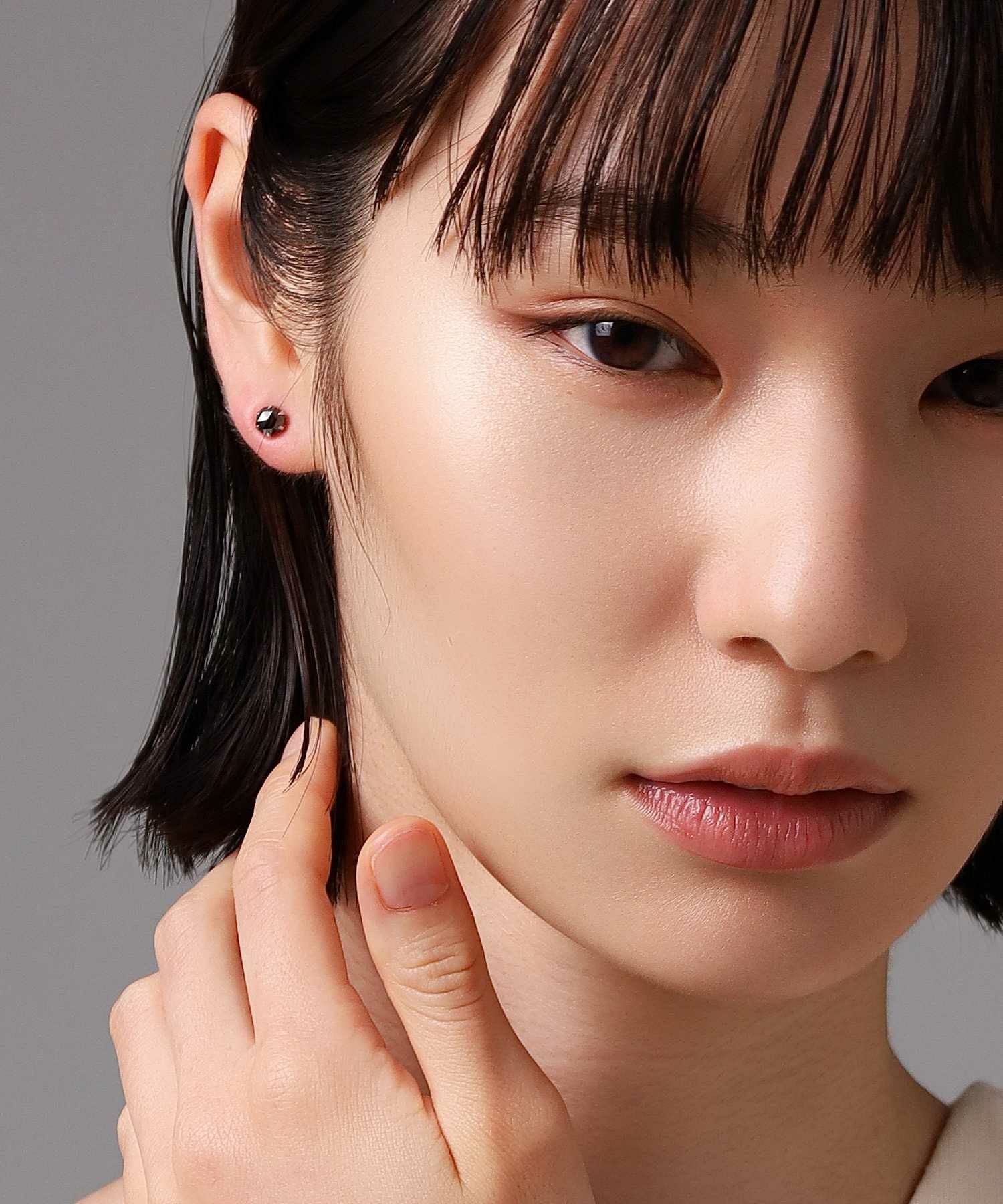 Petite Modern”ブラックダイヤモンドピアス（Lサイズ/0.5CT）/プラチナ