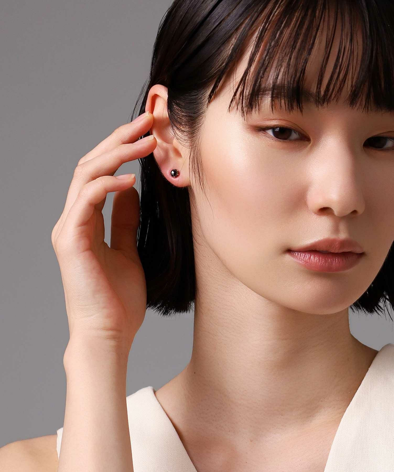 Petite Modern”ブラックダイヤモンドピアス（Lサイズ/0.5CT）/プラチナ