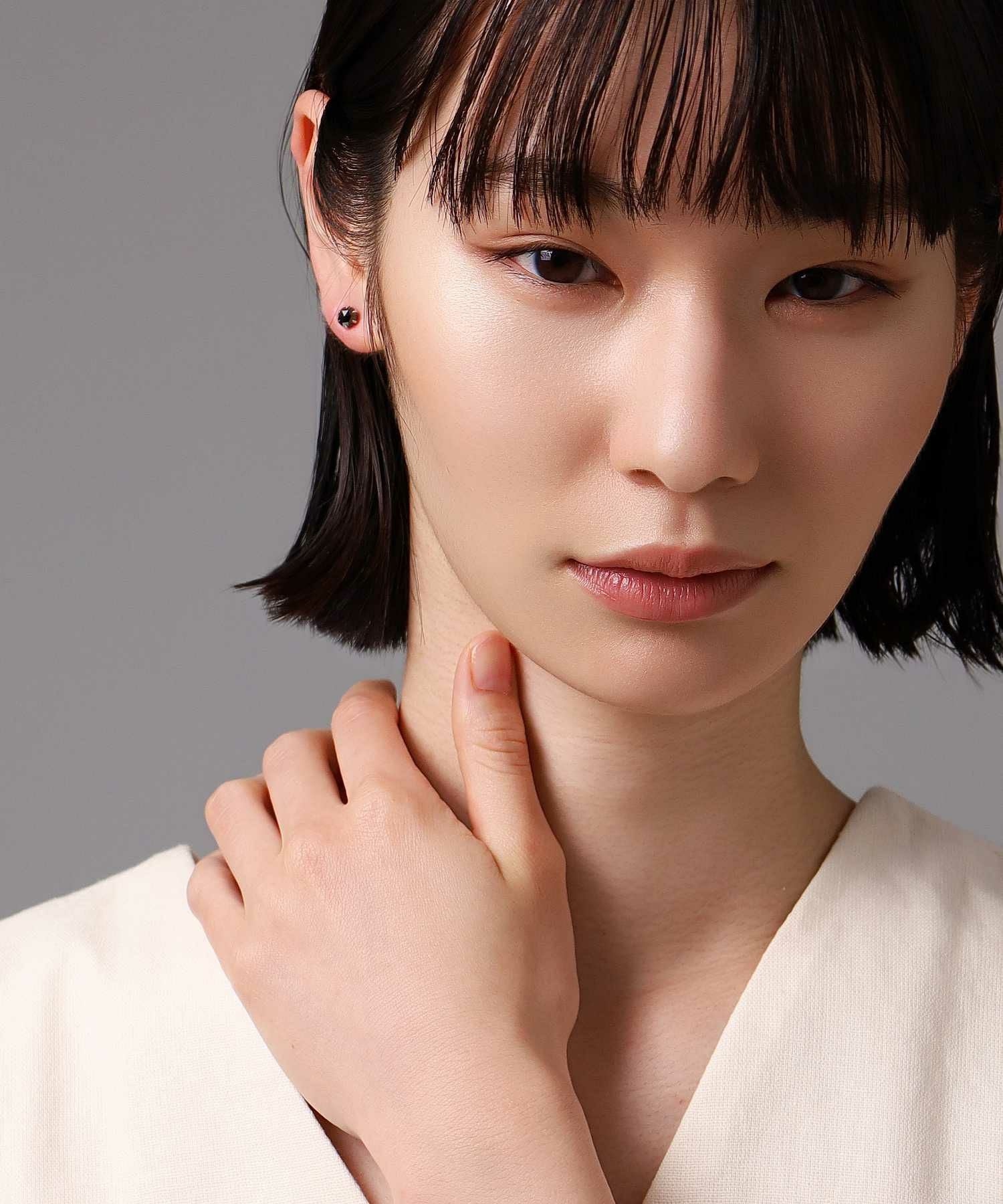 Petite Modern”ブラックダイヤモンドピアス（Lサイズ/0.5CT）/プラチナ