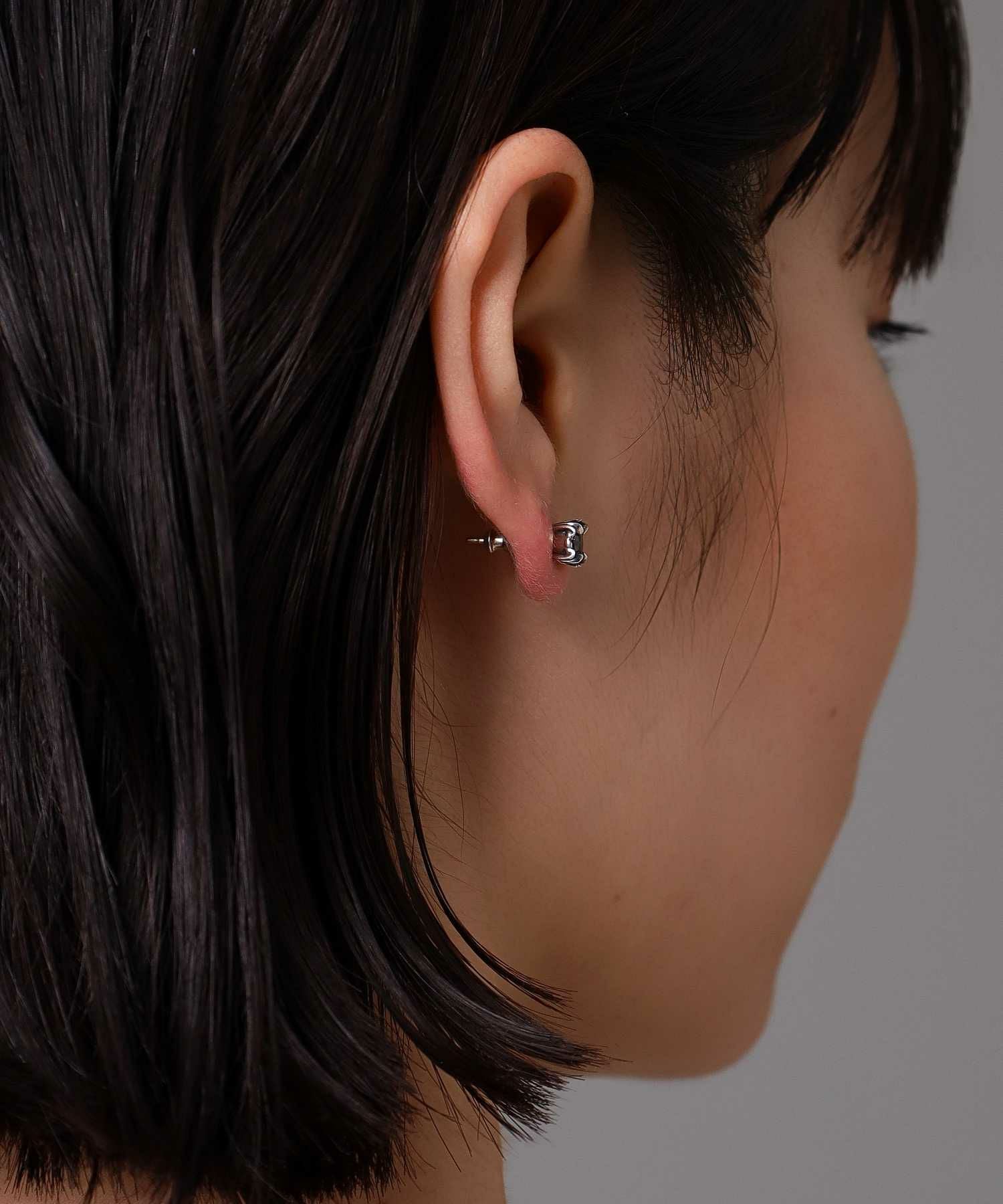 BASIC”コマンダーストーンピアス（シルバー×ブラック）/シルバー925