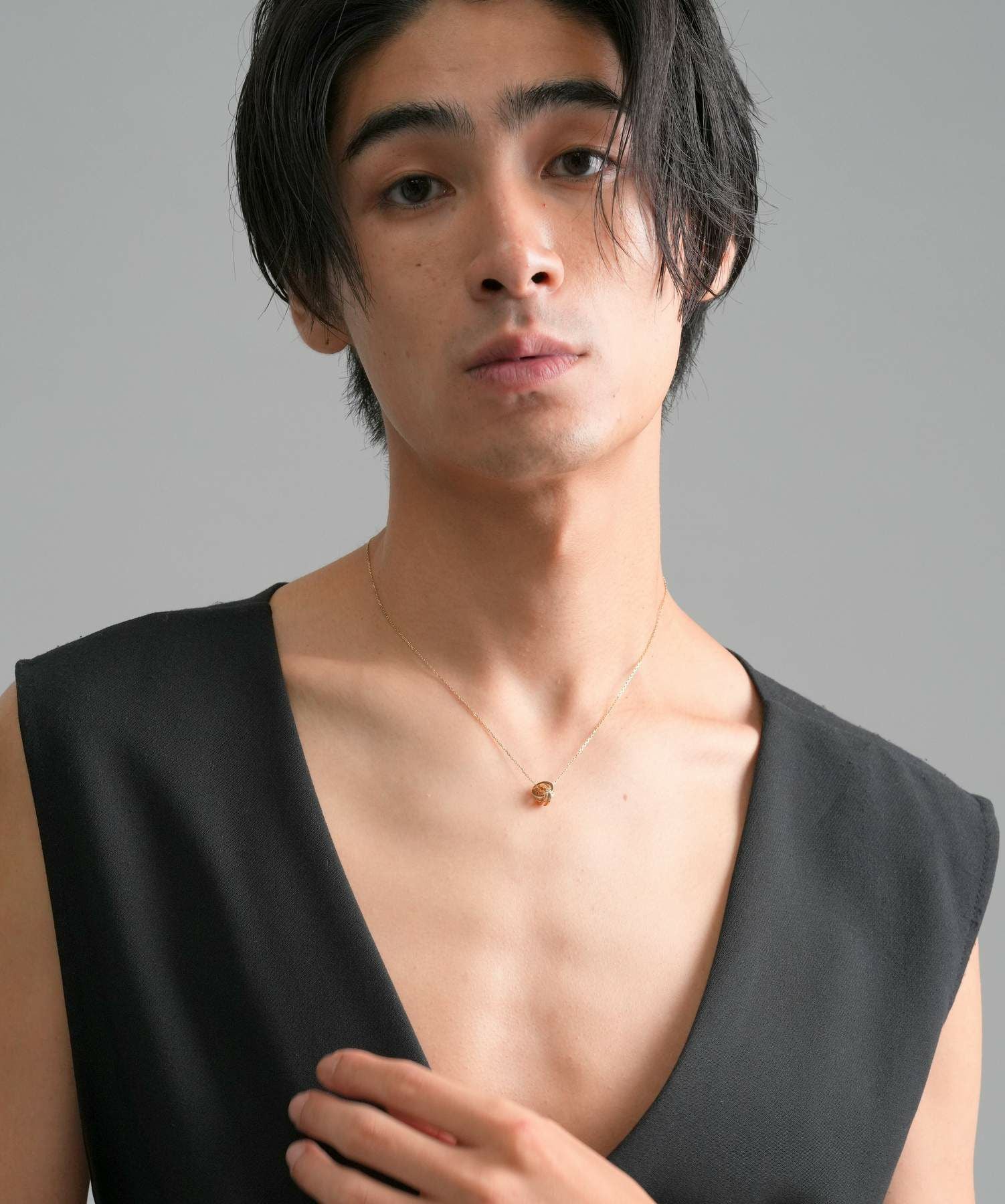 Petite Modern”プチネックレス（ケルトデザインダブルリング/イエロー