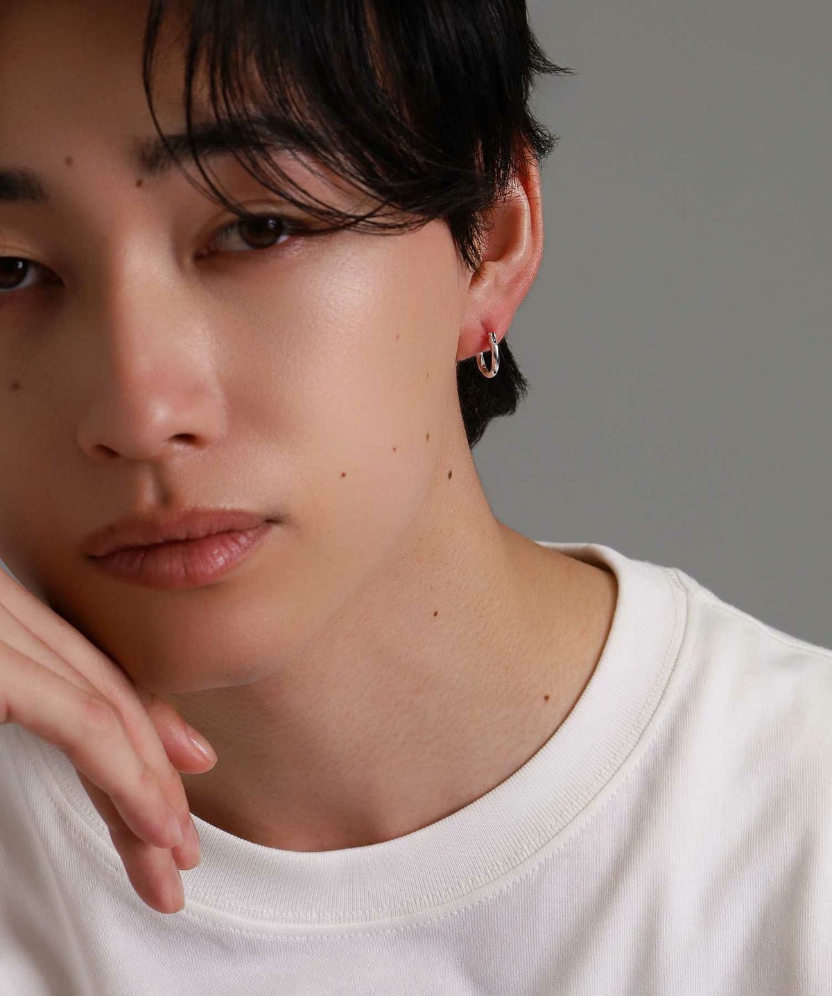  クロッシングピアス/ツイスト/シルバー925（シルバー・ライトブラック）