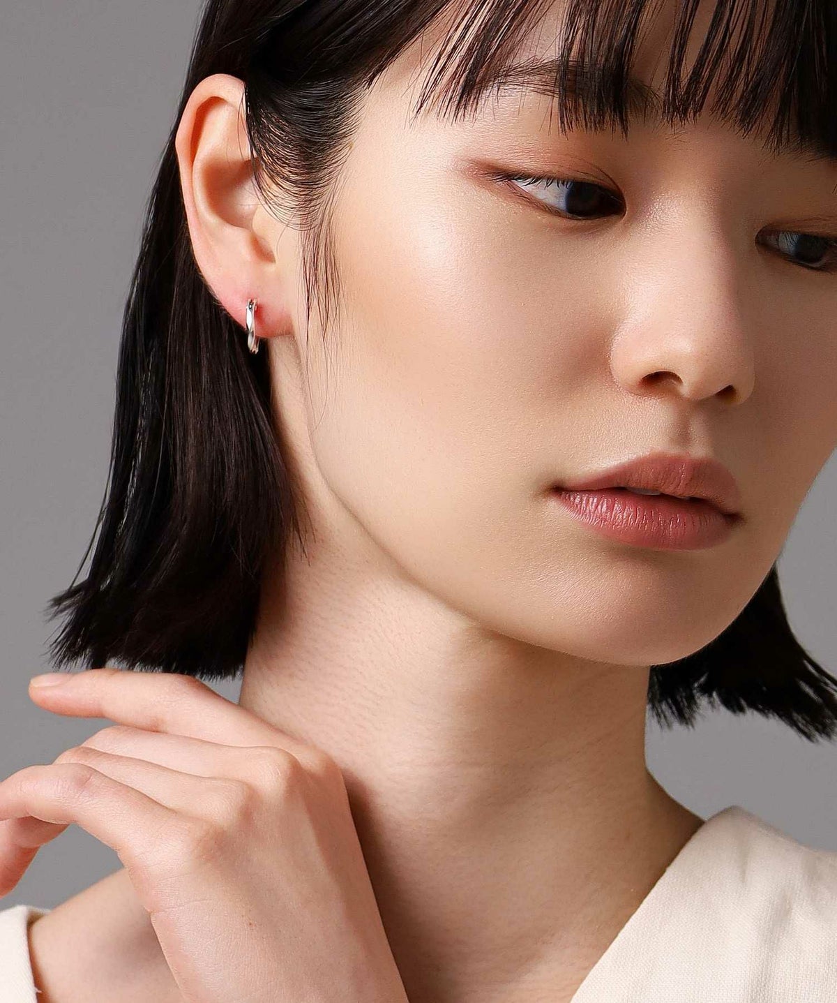  クロッシングピアス/ツイスト/シルバー925（シルバー・ライトブラック）