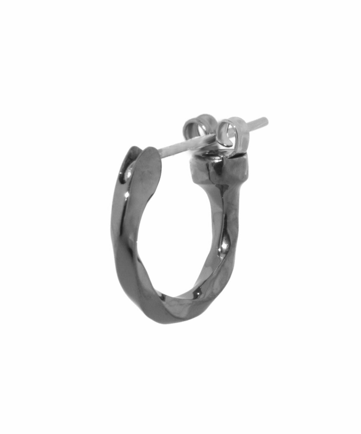  クロッシングピアス/ツイスト/シルバー925（シルバー・ライトブラック）