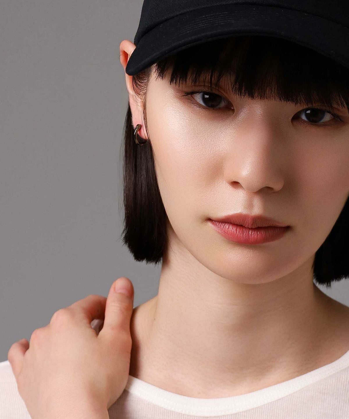  クロッシングピアス/ツイスト/シルバー925（シルバー・ライトブラック）