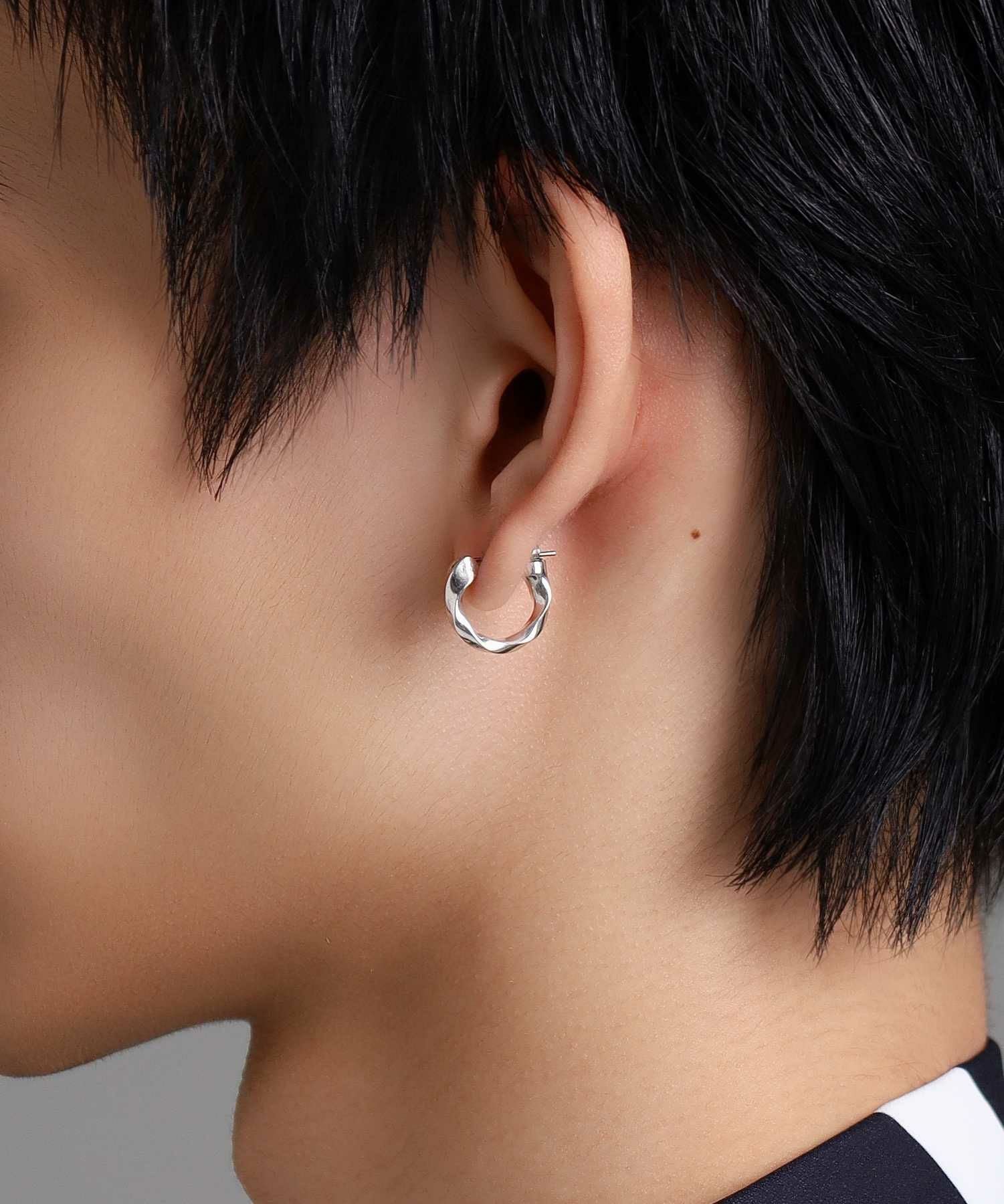 クロッシングピアス/スィックツイスト/シルバー925