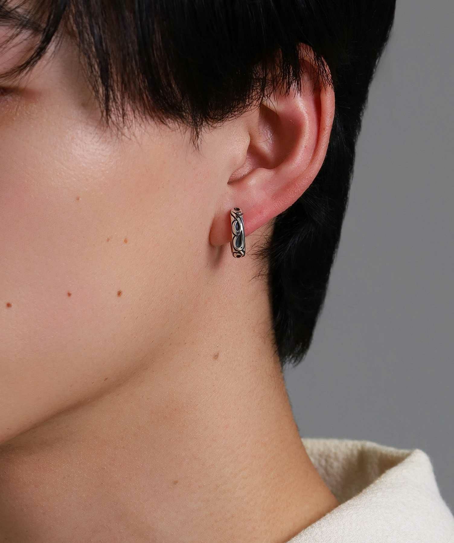 シルバーイヤリング/タテガミスクロール/シルバー925