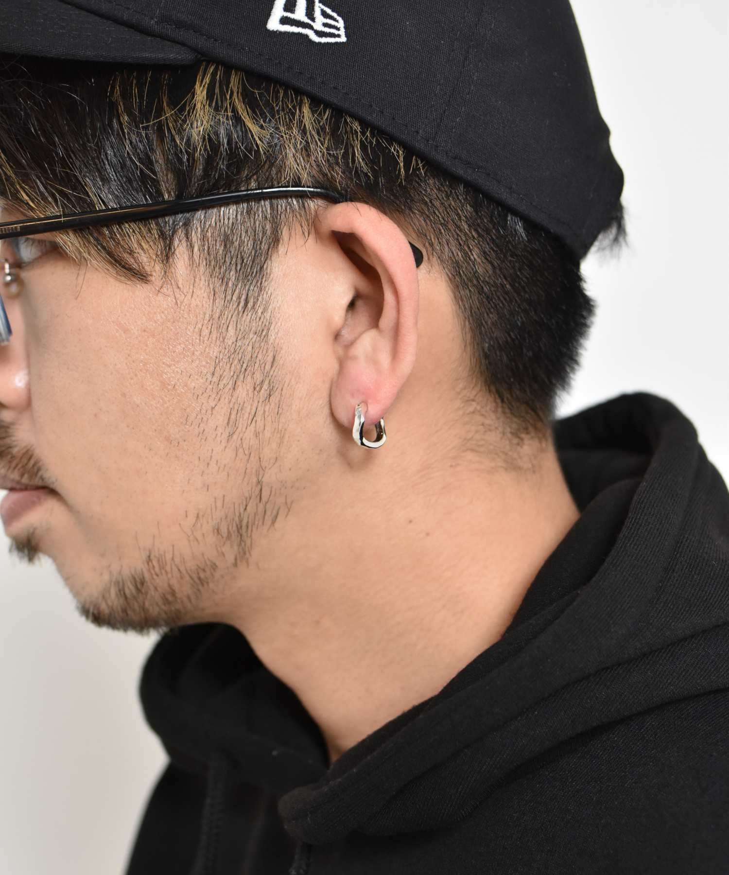 ONLINE STORE 限定】クロッシングピアス/ウェーブシークレット