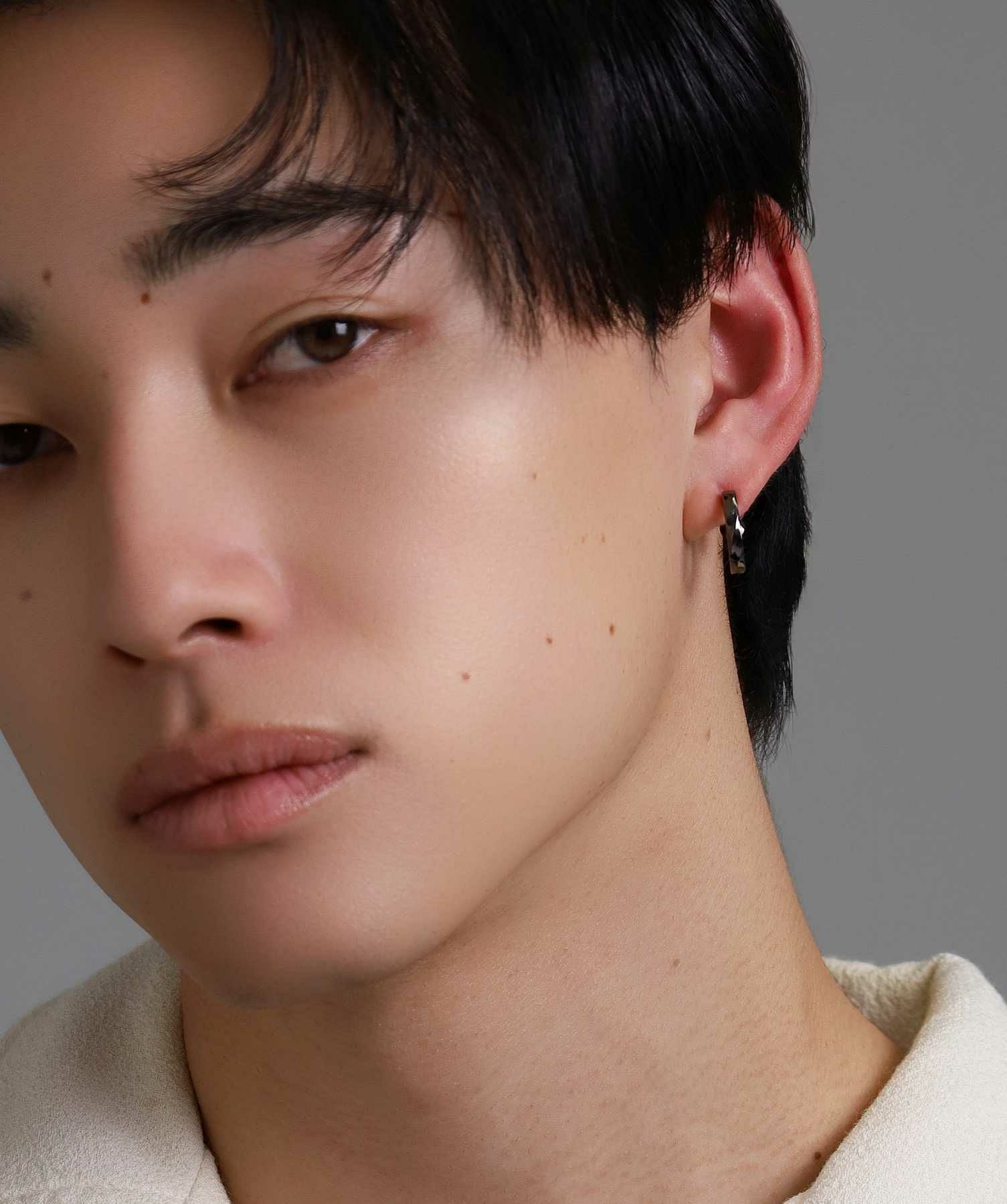 シルバーイヤリング/ツイストテクスチャー/シルバー925（ブラック）