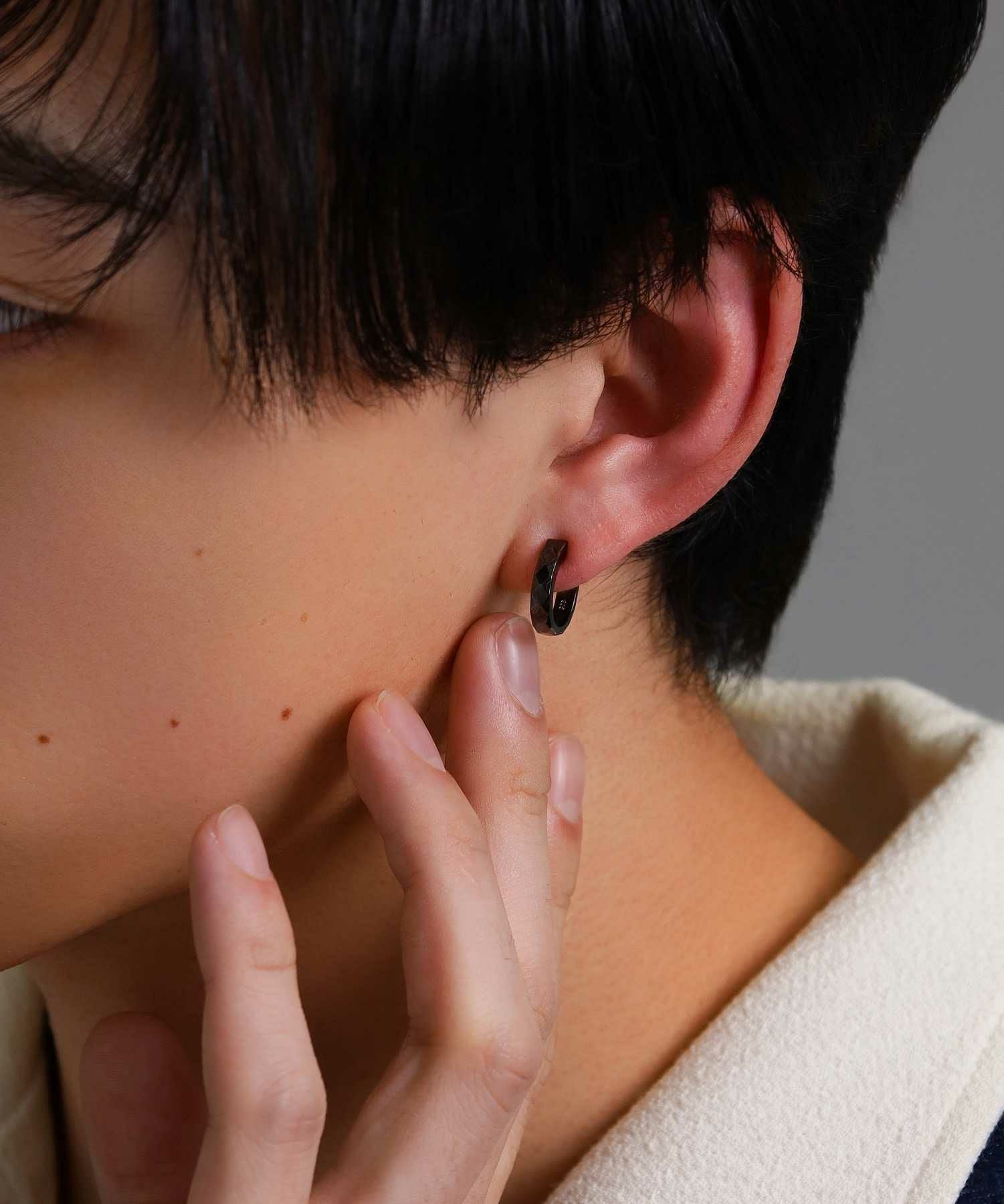 シルバーイヤリング/カッティング/シルバー925（ブラック）