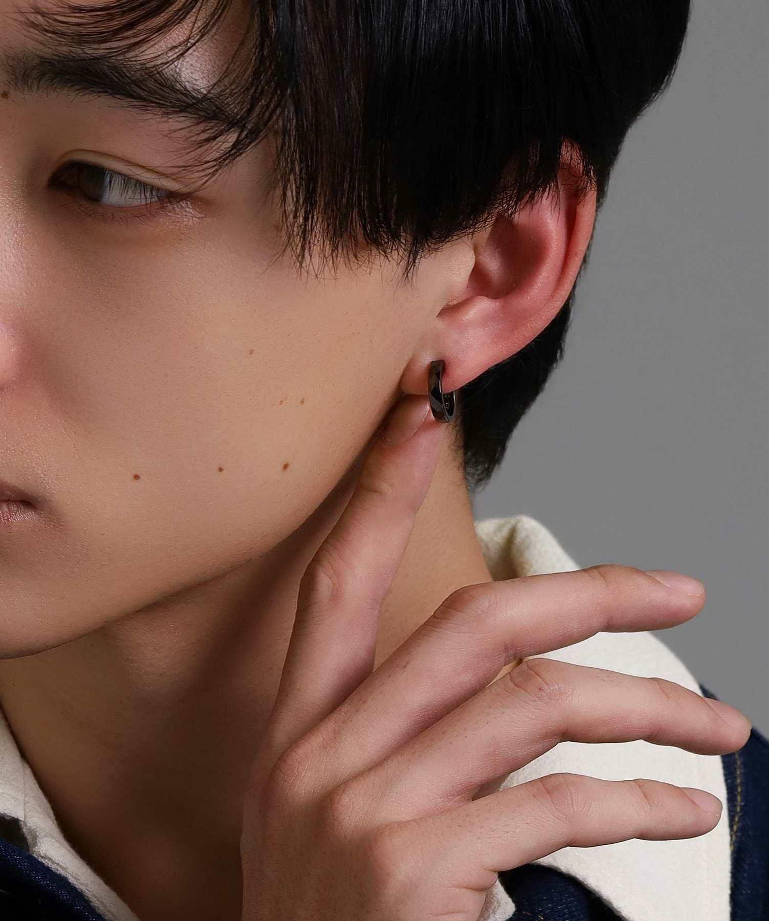 シルバーイヤリング/カッティング/シルバー925（ブラック）