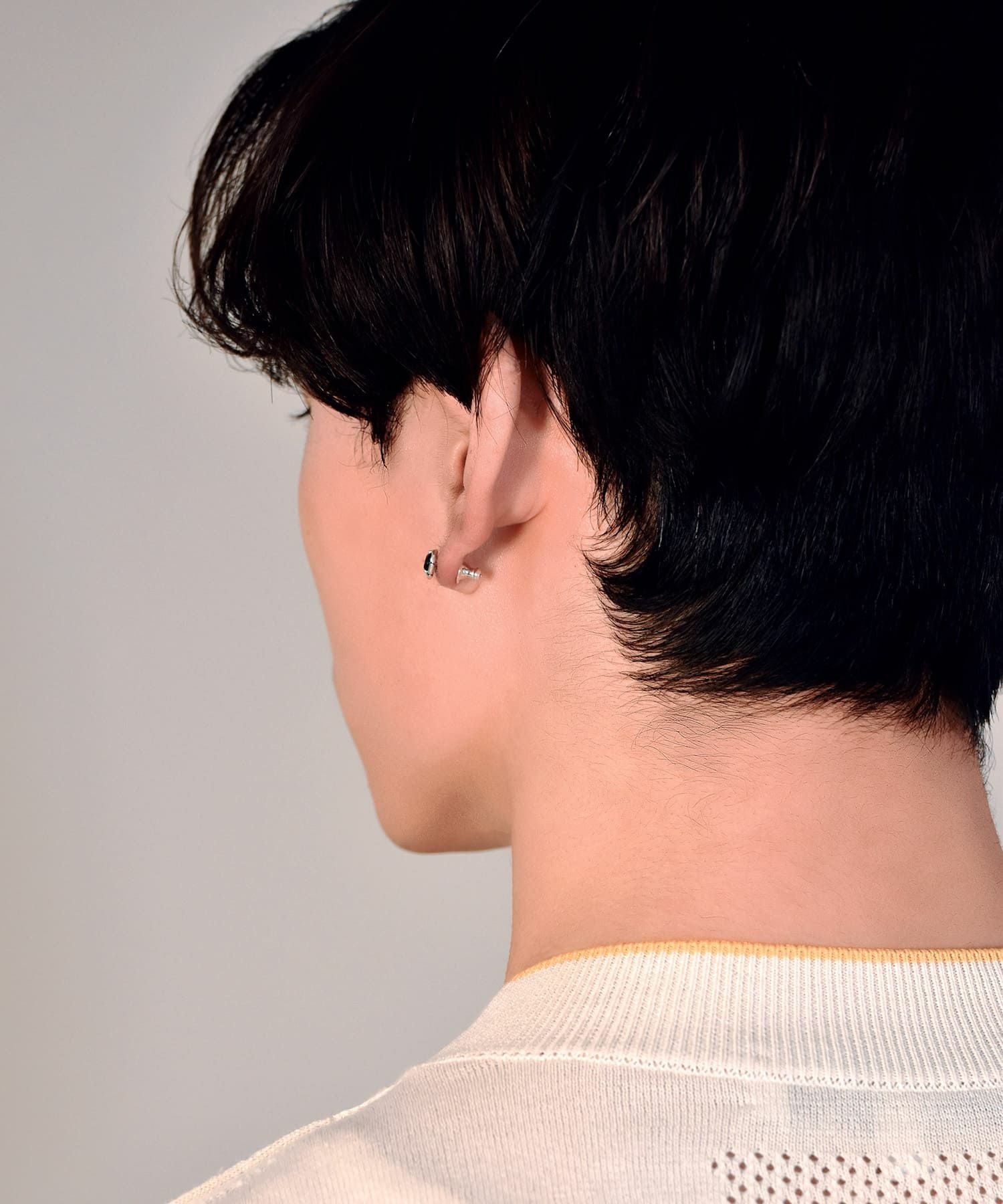 タテガミサイドスタッズピアス/ブラックジルコニア/シルバー925