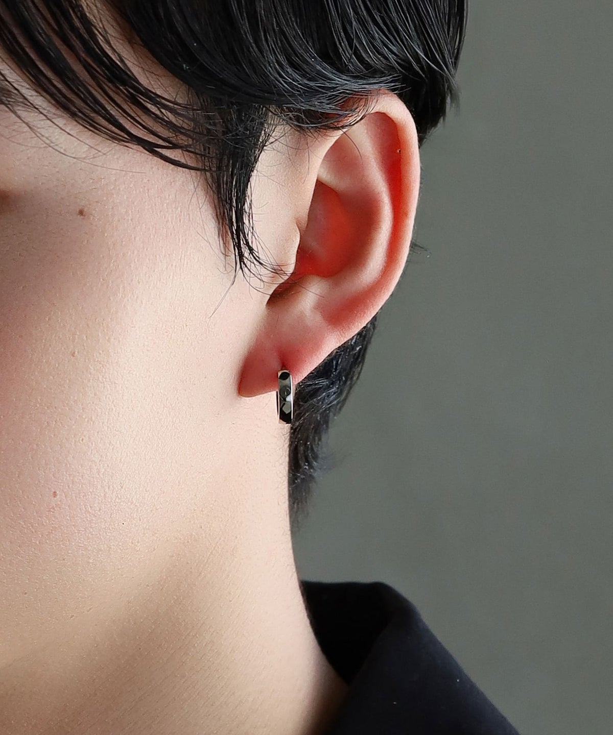 【WEB限定】カッティングフープピアス/シルバー×ブラック/サージカルステンレス316L（金属アレルギー対応）