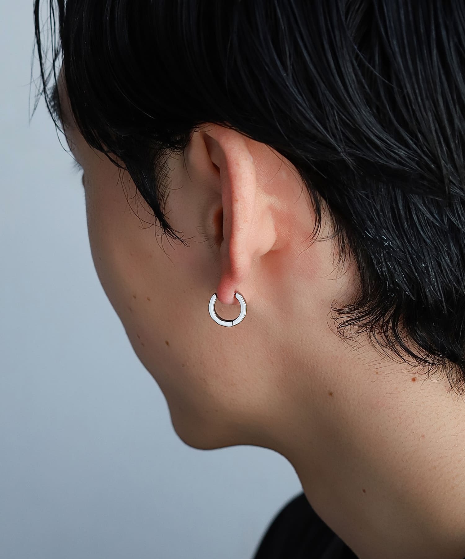 限定展開】“THE EDGE”カッティングフープピアス/シルバー×ブラック