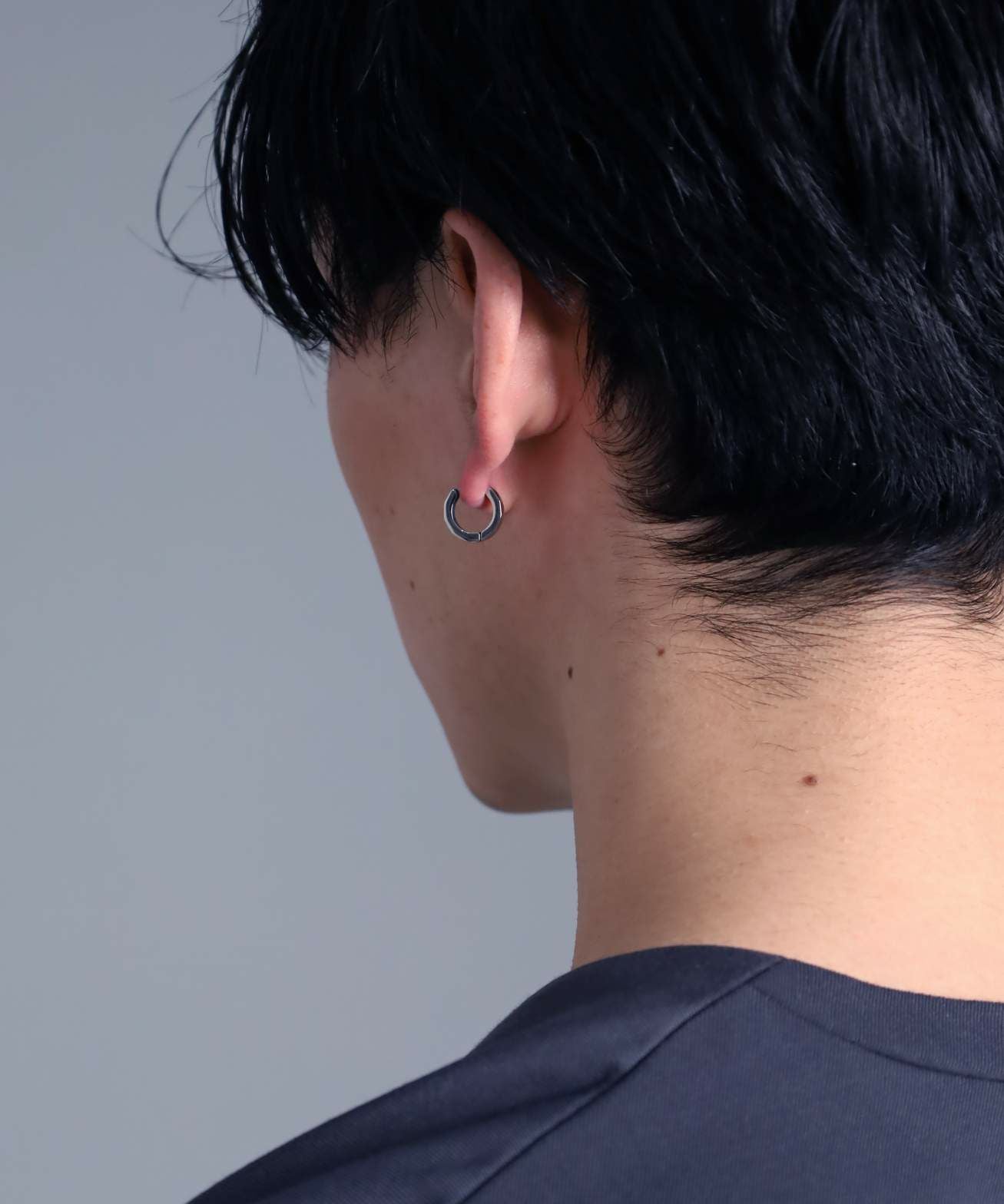 限定展開】“THE EDGE”カッティングフープピアス/シルバー×ブルー