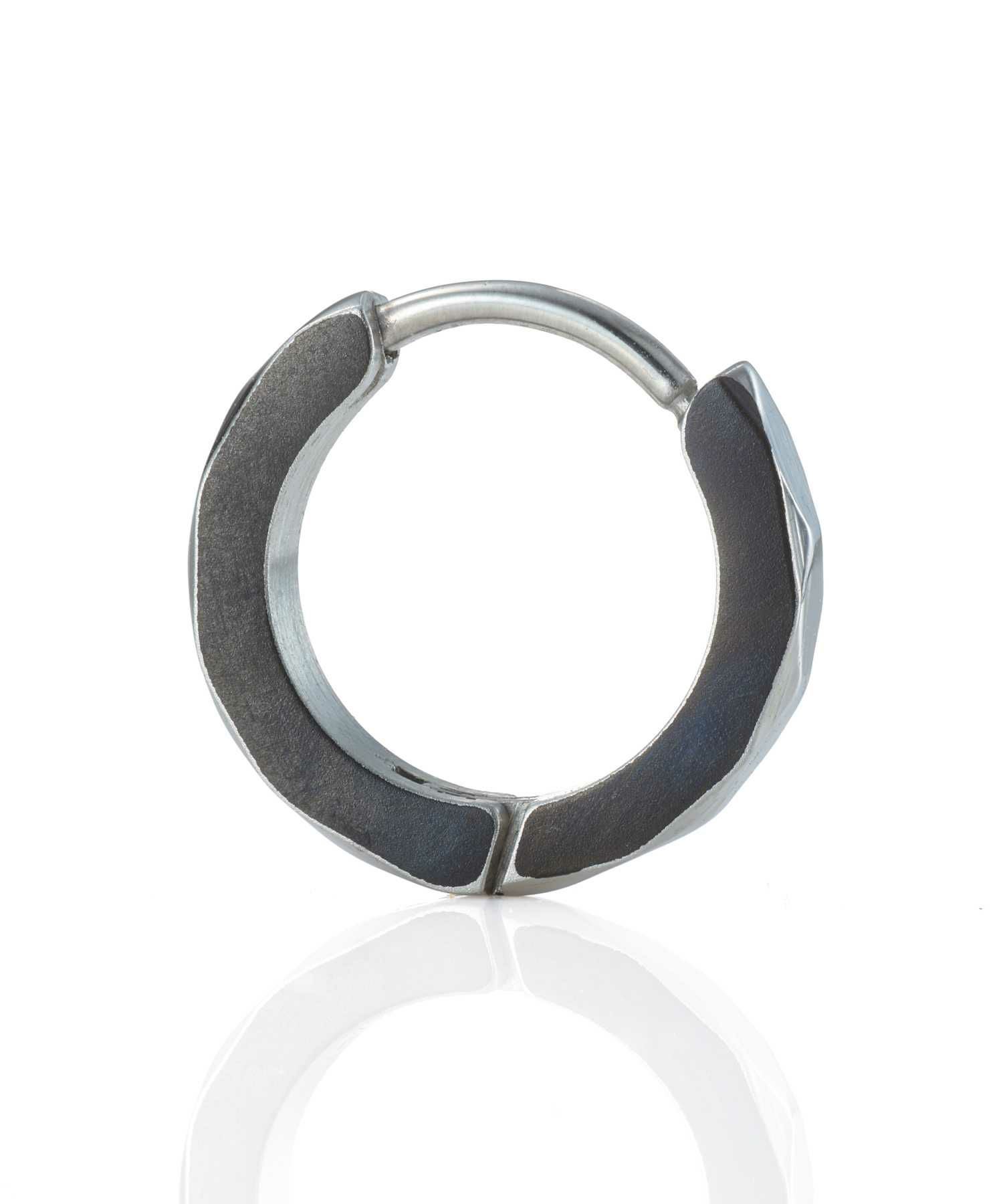 【WEB限定】カッティングフープピアス/シルバー×ブラック（サイドマットブラック）/サージカルステンレス316L（金属アレルギー対応）