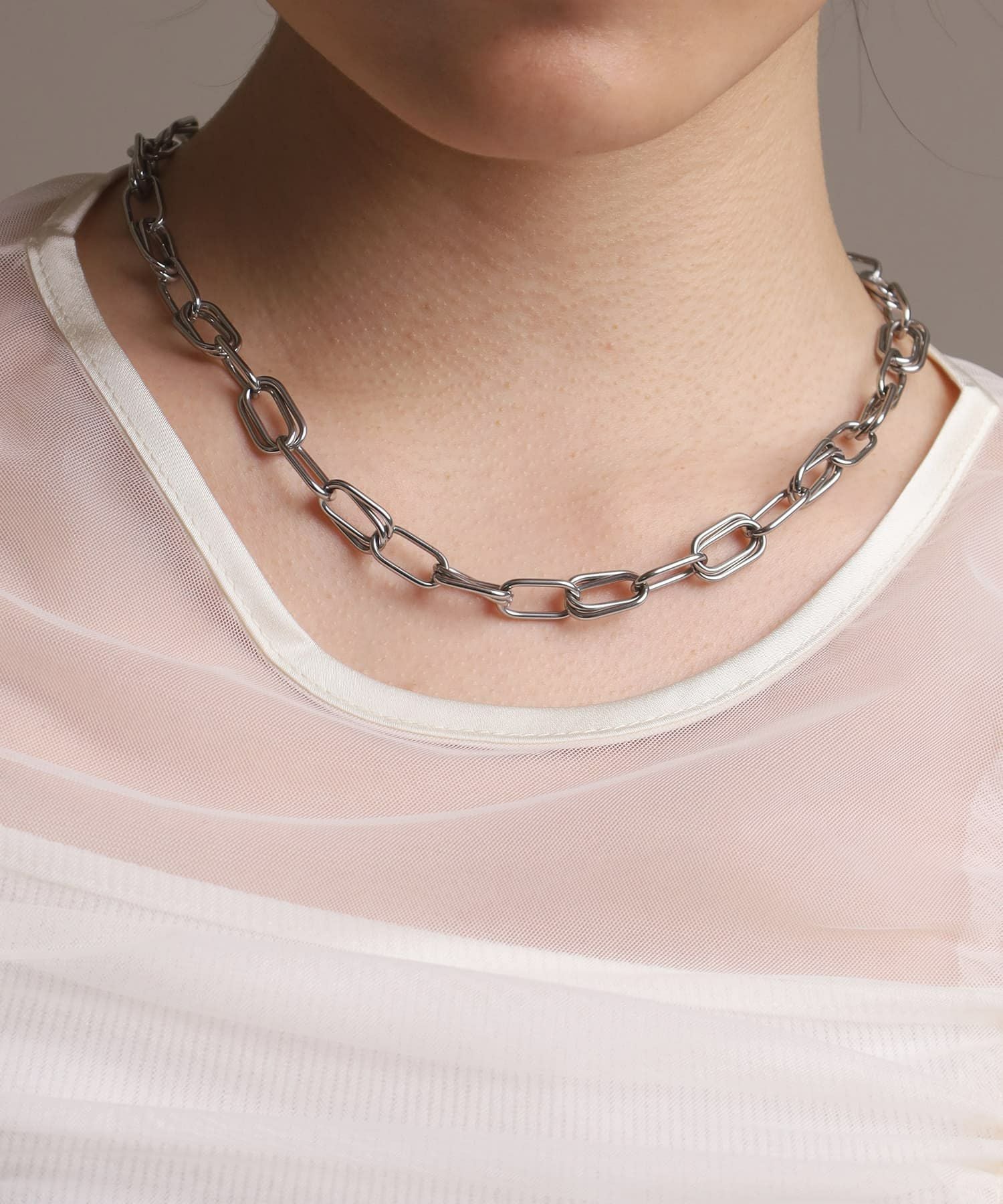 【zilo】キルティングリングオーバルロックネックレス オーバルチャームのネックレス（ゴールド/シルバー）サージカル
