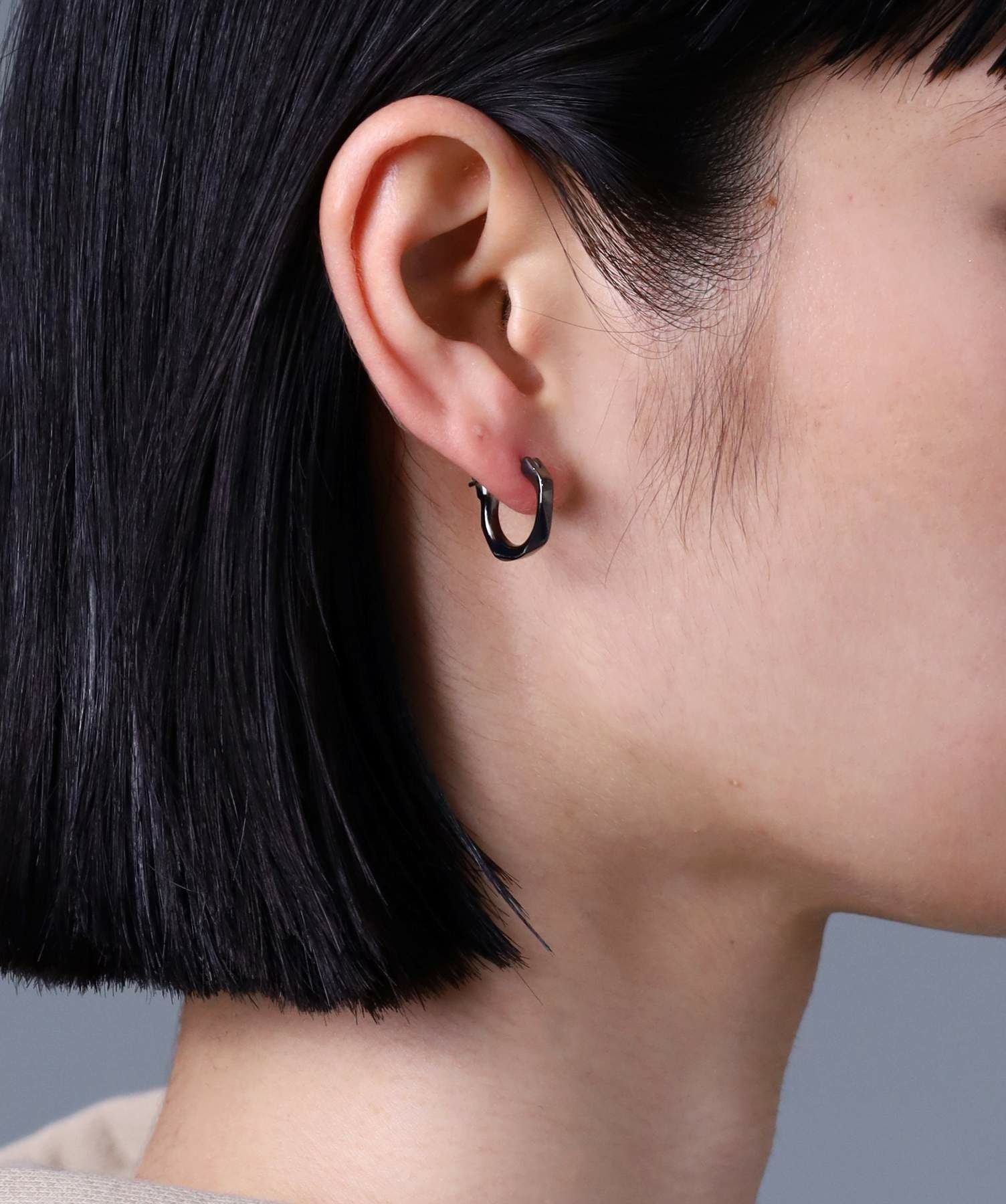 クロッシングピアス/フラグメントフープ/ブラック/シルバー925 | LION