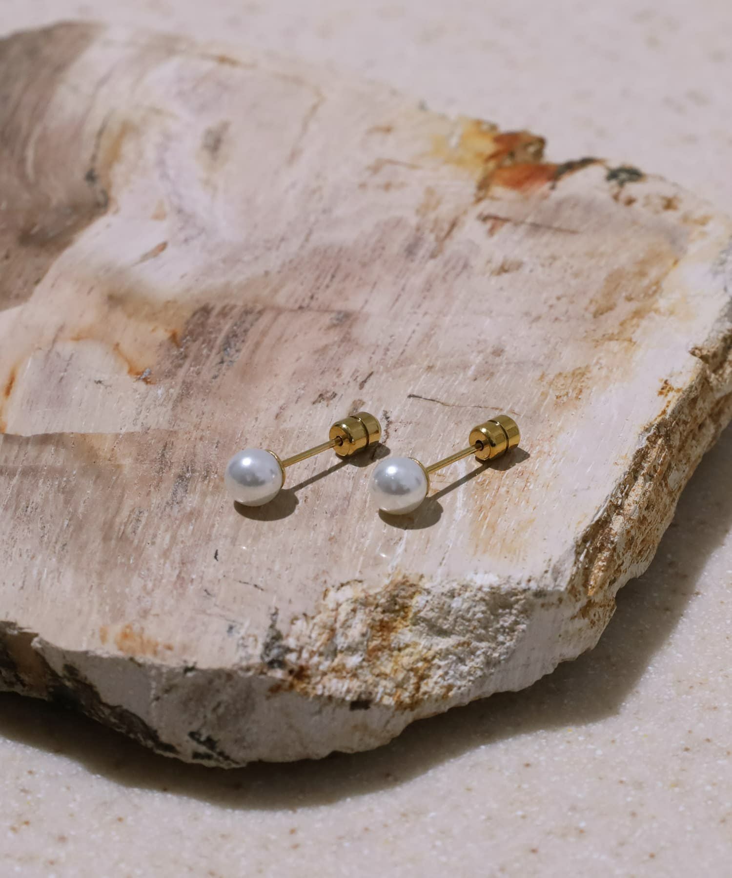MELLOW”1粒パールピアス/5mm/ゴールド/サージカルステンレス316L（金属