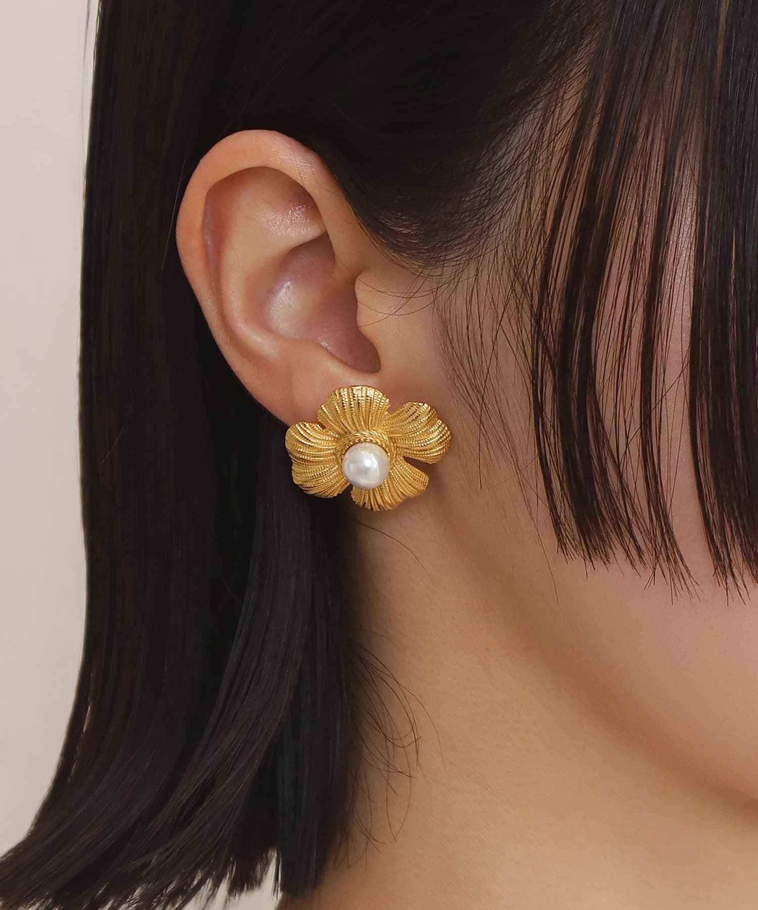 MELLOW”ボリュームフラワーパールピアス/サージカルステンレス（金属
