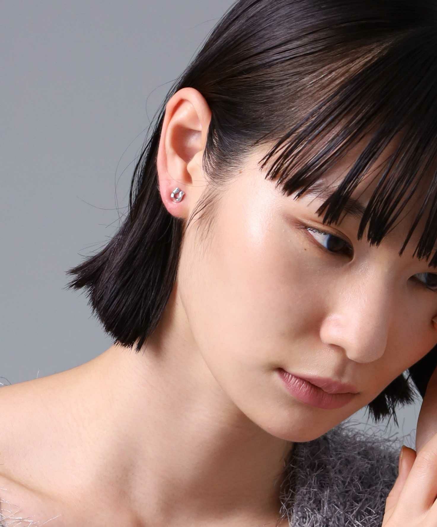 “for Gift”スタッズピアス/フラグメントホースシュー/シルバー925