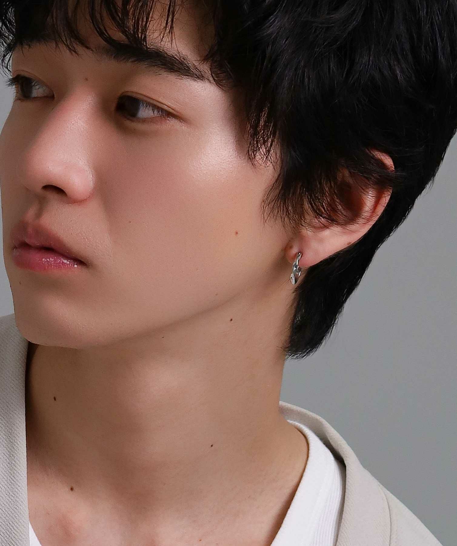 “for Gift”クロッシングピアス/シティポップ“TYPE B”/シルバー925の着用イメージ