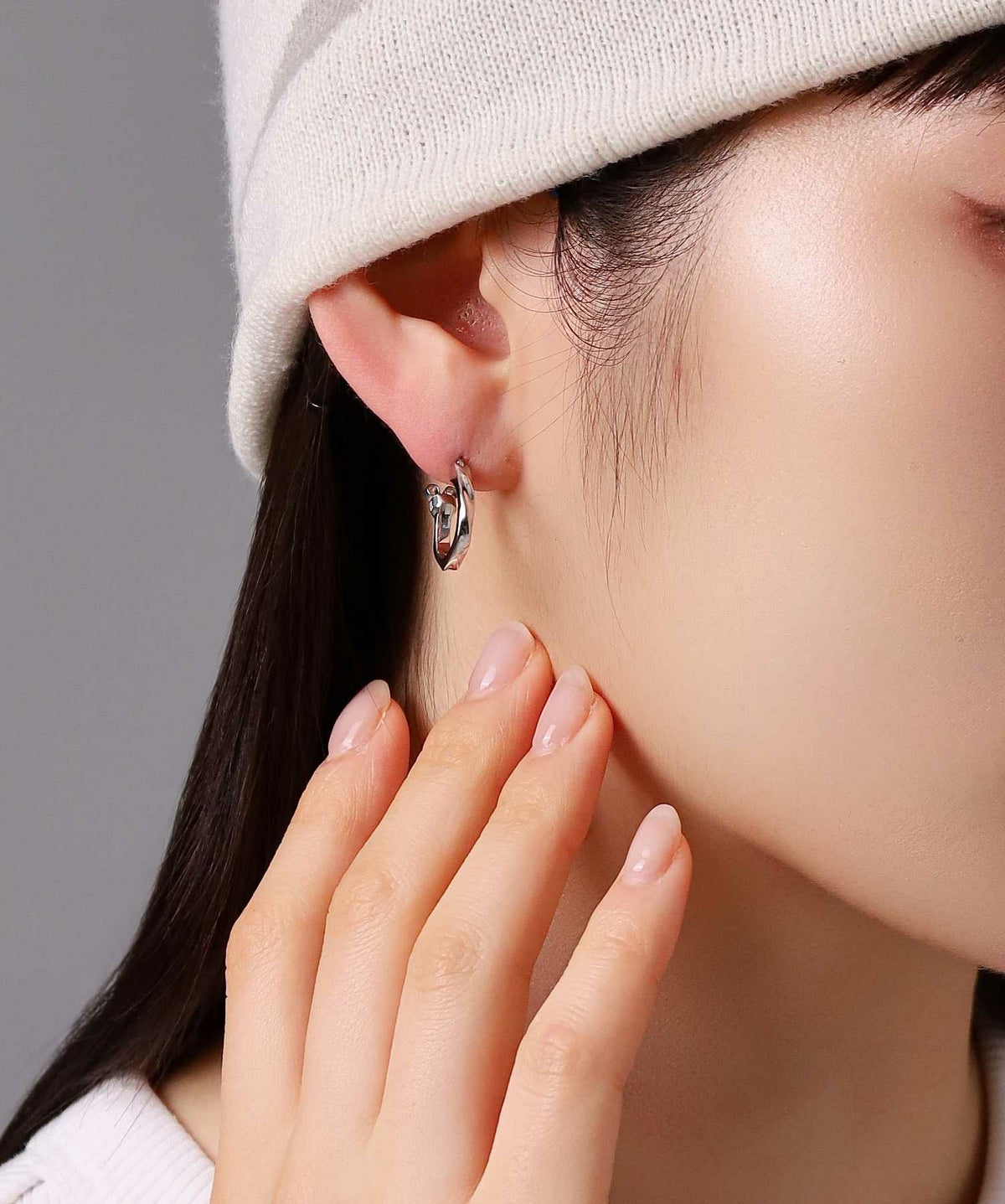 “for Gift”クロッシングピアス/シティポップ“TYPE B”/シルバー925の着用イメージ