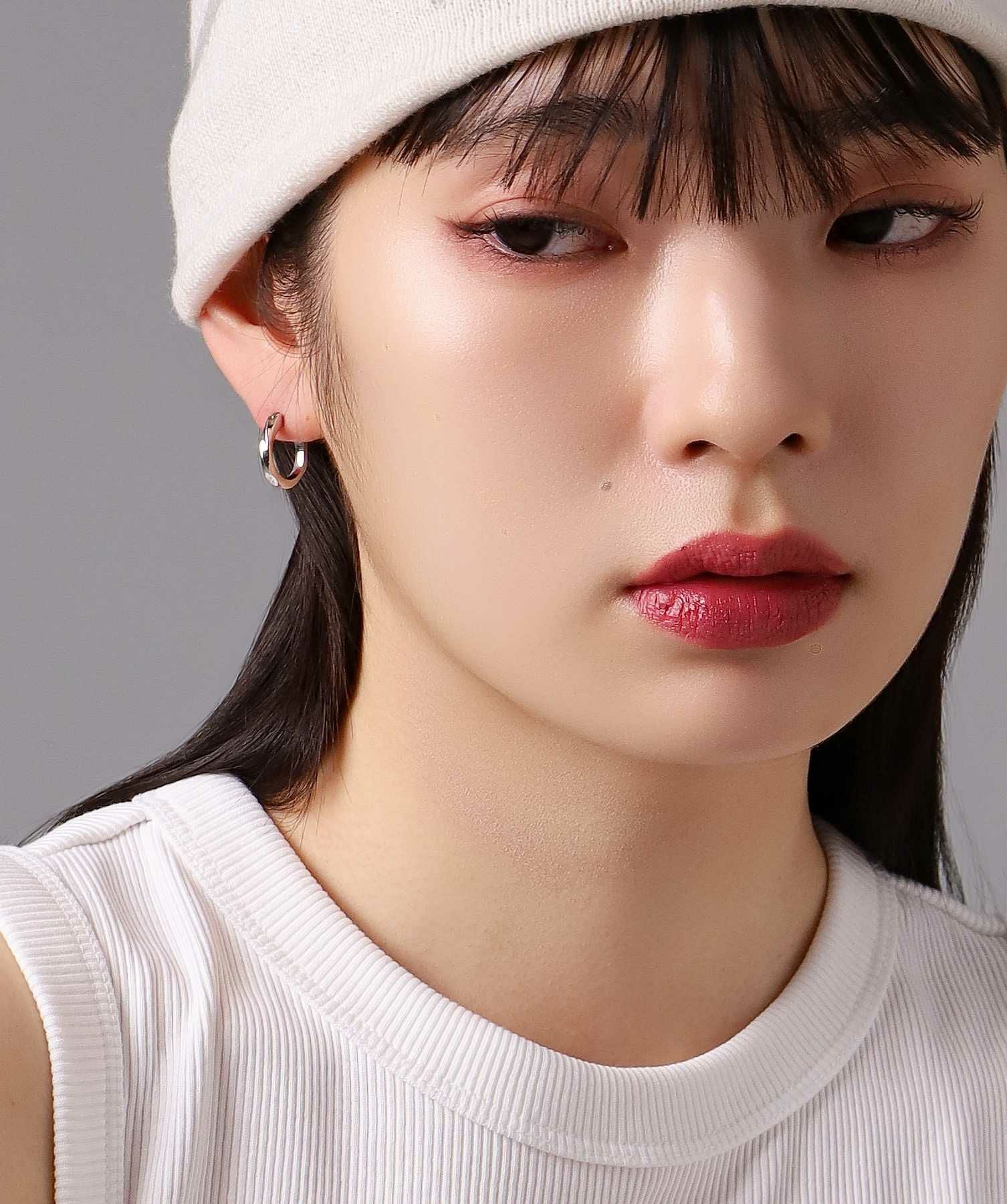 “for Gift”クロッシングピアス/シティポップ“TYPE B”/シルバー925の着用イメージ