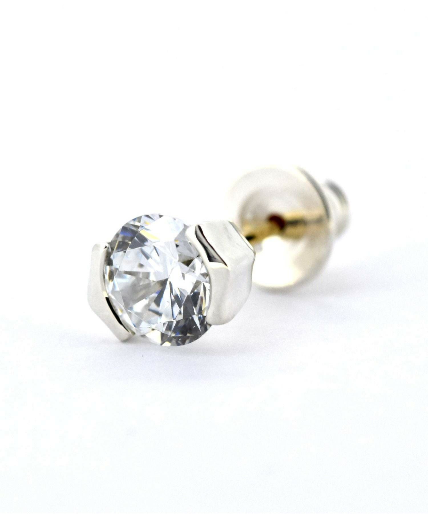 BASIC”ブリリアントカットピアス（シルバー×クリアジルコニア