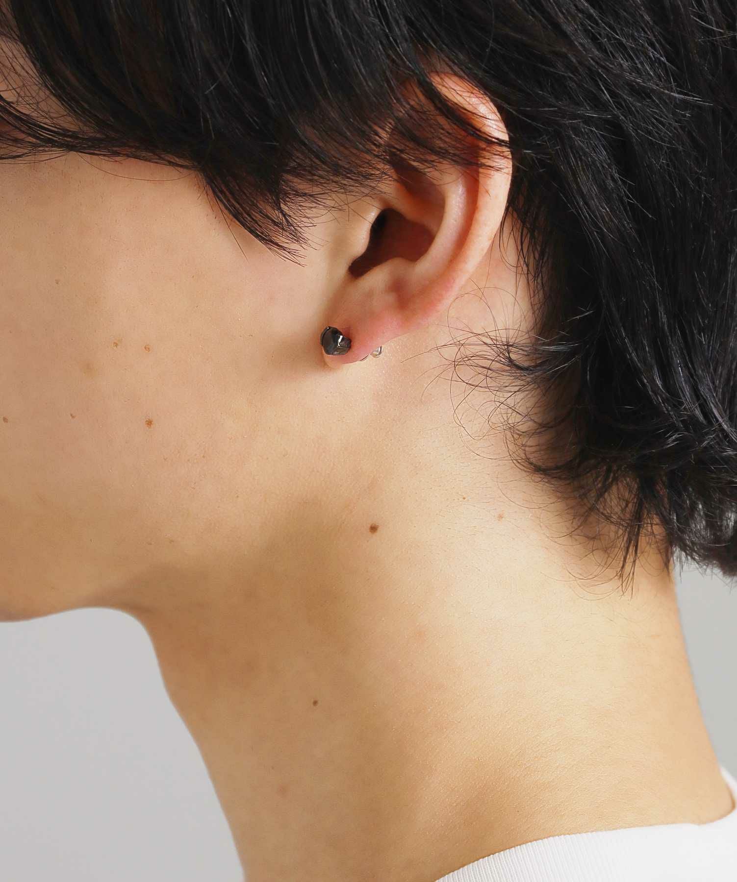 BASIC”ブリリアントカットピアス（ブラック×ブラックジルコニア