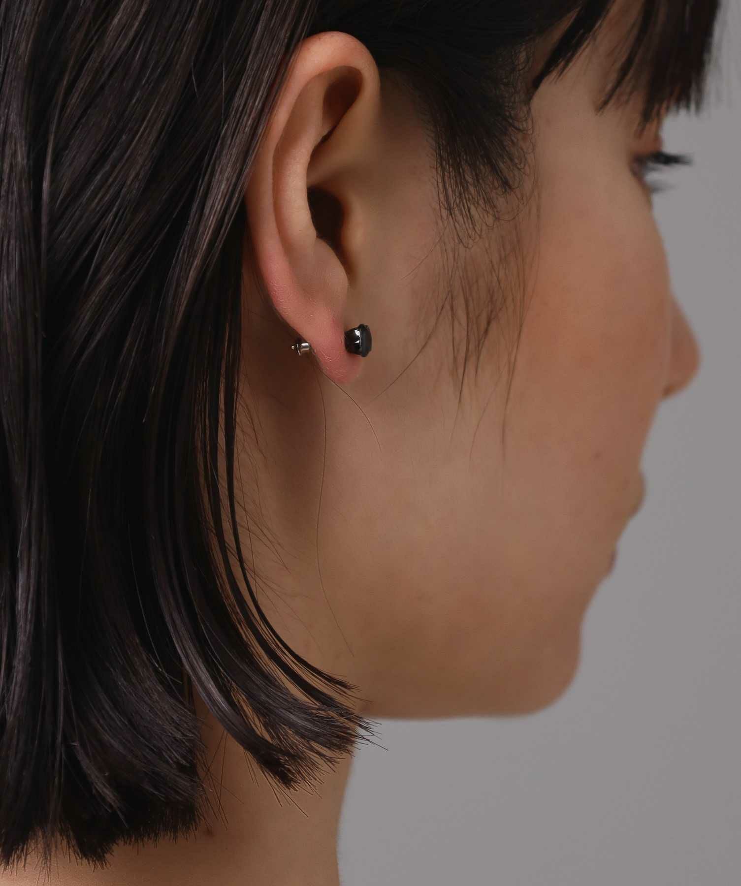BASIC”ブリリアントカットピアス（ブラック×ブラックジルコニア